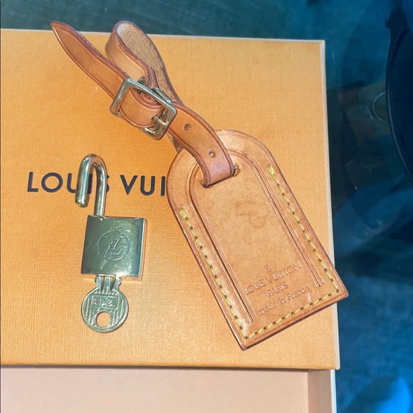 Louis Vuitton Other - LV #218 key with LV box and luggage tag bundle